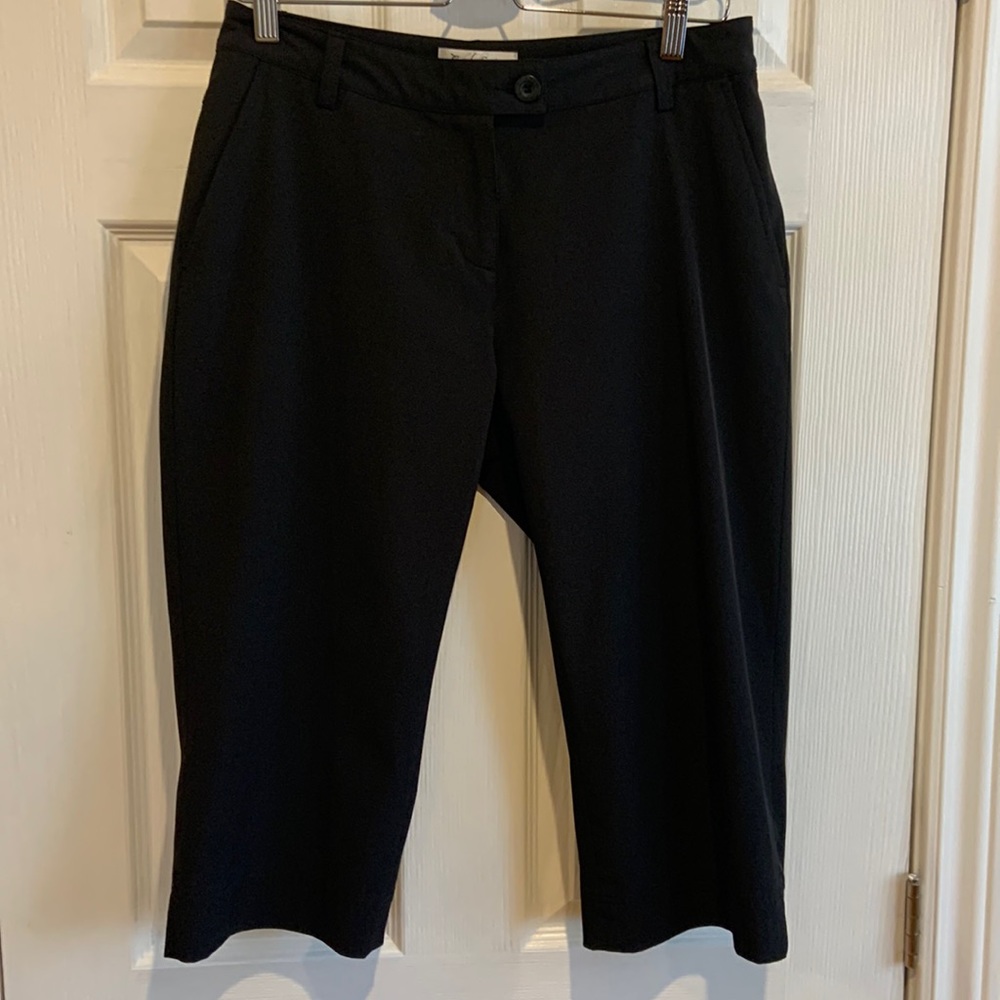 Black golf capris. Pristine condition. Size 8